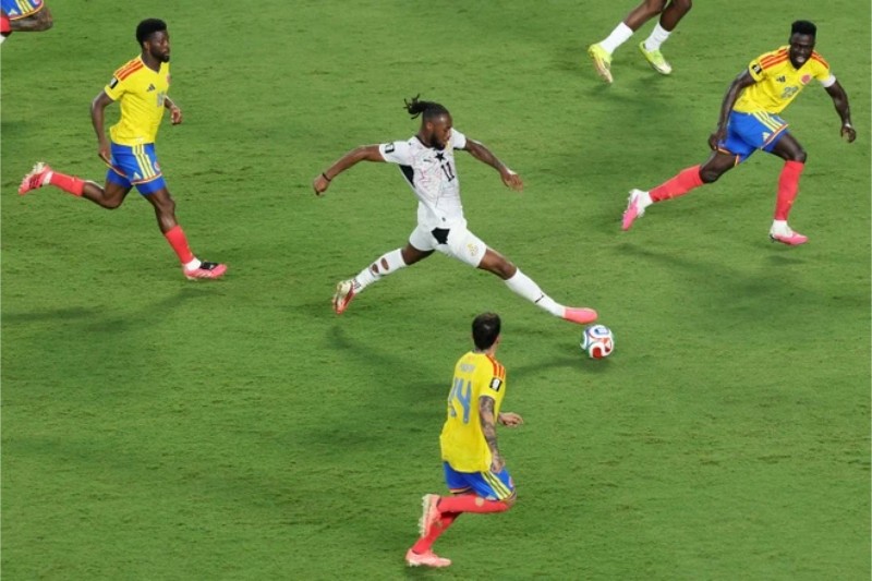 Hàng phòng ngự ĐT Colombia chơi kín kẽ suốt trận